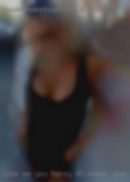 Show me you horny 40 women year old possy.